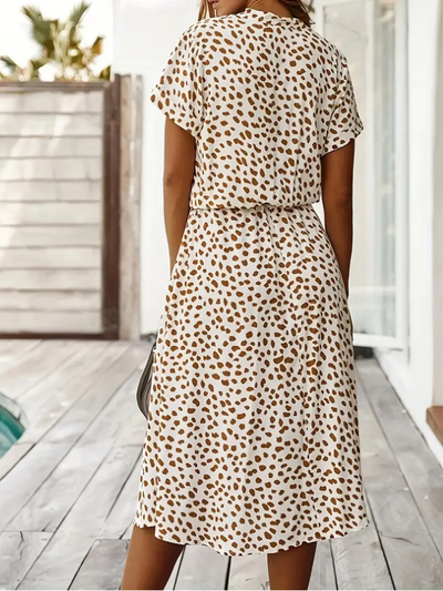 Emelia l V-hals kjole med polkaprikker