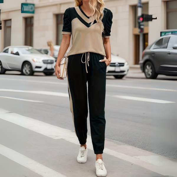 Emma I Tofarvet loungesæt med V-hals