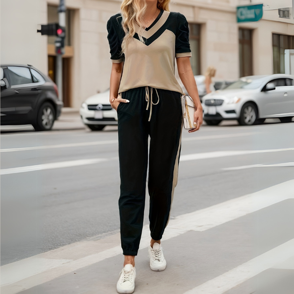 Emma I Tofarvet loungesæt med V-hals