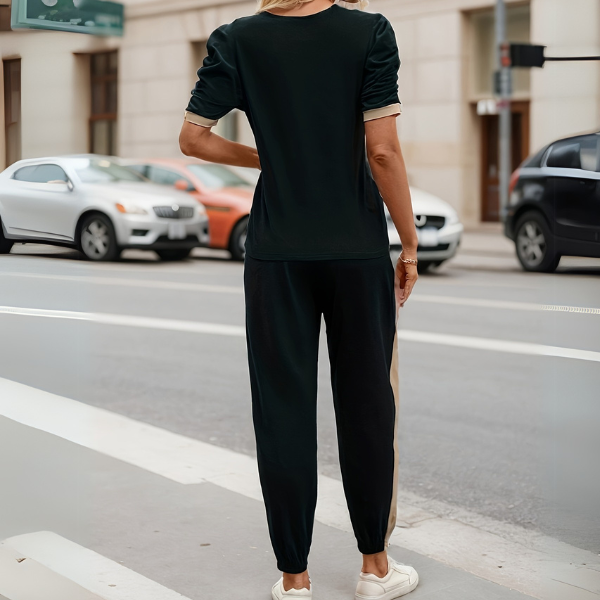 Emma I Tofarvet loungesæt med V-hals