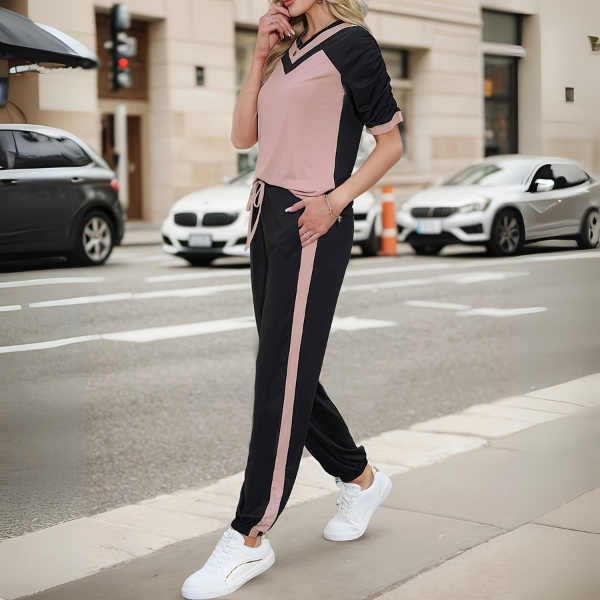 Emma I Tofarvet loungesæt med V-hals